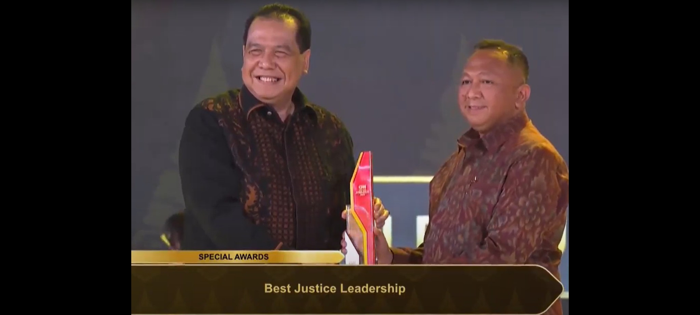 Kepala Kejaksaan Tinggi Bali Ketut Sumedana Raih Best Justice Leadership CNN Award