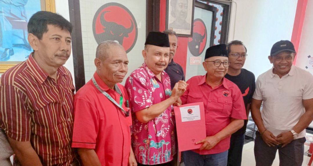 Ramaikan Bursa Pilkada Kadiknas Adi Andaka Kembalikan Formulir Balon Wakil Bupati Blitar