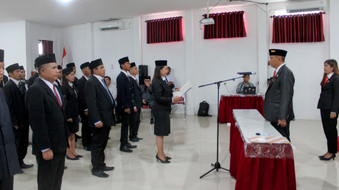 Bawaslu Sumba Barat Lantik 18 Panwaslu Kecamatan