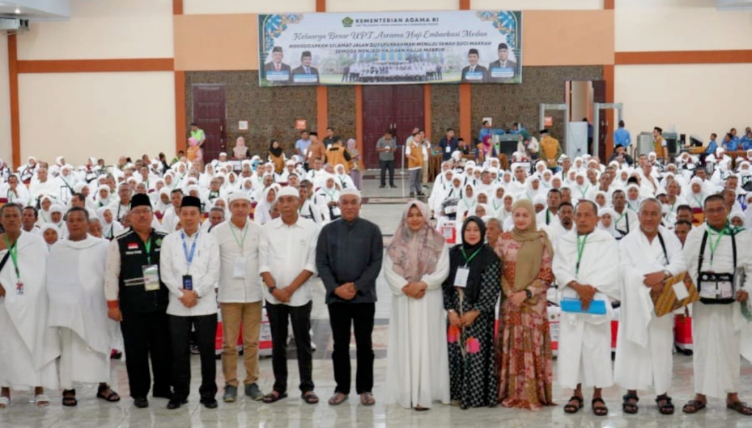 Wakil Bupati Madina Ingatkan Jamaah Kloter 15 Batasi Bermain Medssos, Fokus Ibadah