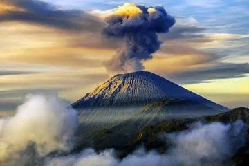 Gunung Semeru Erupsi