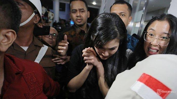 11 Istri Tersangka Tindak Pidana Korupsi Perkara Komoditas Timah Diperiksa Kejagung
