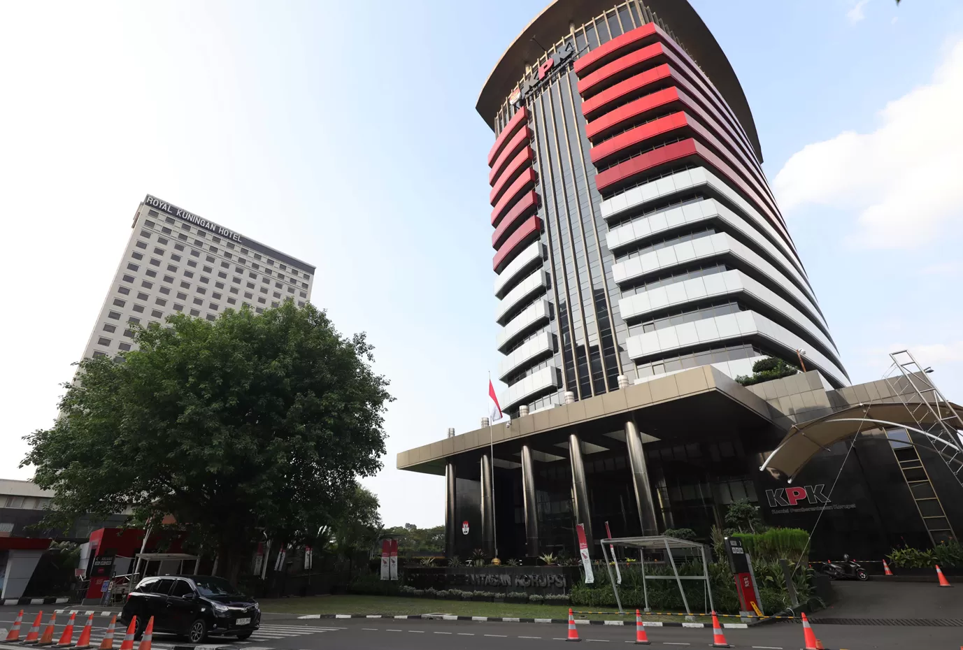 KPK Amankan 3 Tersangka Kasus Korupsi PLTU Bukit Asam