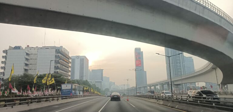 Kualitas Udara di Jakarta Pagi Ini Tidak Sehat Bagi Kelompok Sensitif