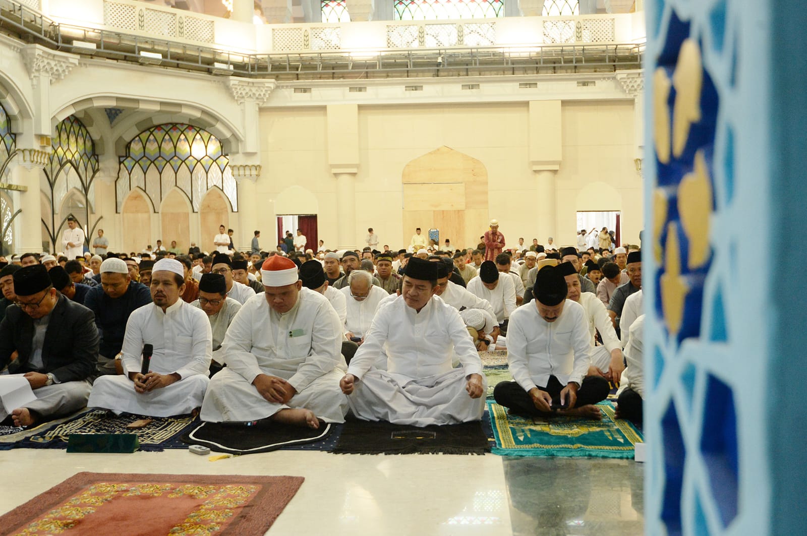 Pj Gubernur Sumut Salat Idul Adha 1445 H Bersama Ribuan Masyarakat di Masjid Agung Medan