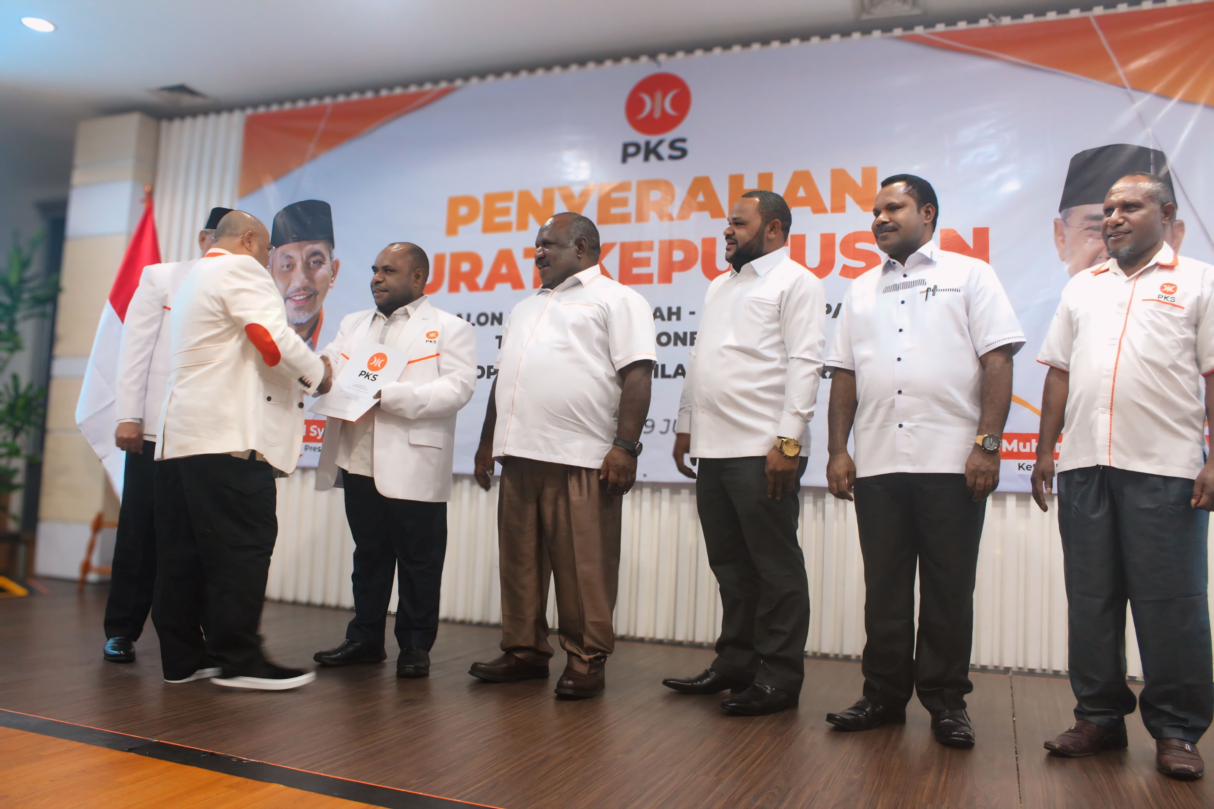 PKS Serahkan SK Bacakada-Wakada Tahap I se Indonesia Timur, Habib Aboe: Persiapkan Diri dengan Baik