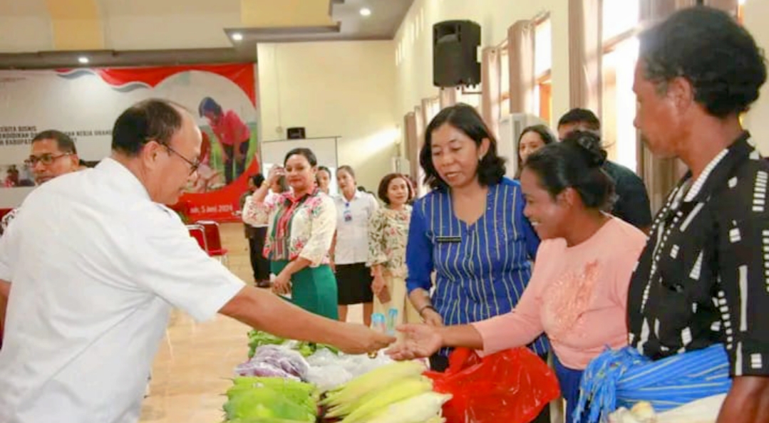 Reuni dan Berbagi Cerita Bisnis, Bupati Beberkan Peluang Bagi Generasi Muda Sumba Barat