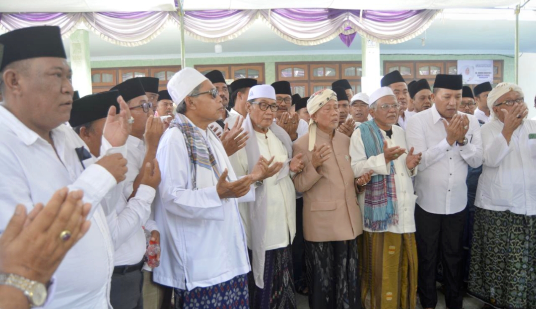 Pendukung Bacalon Bupati Sampang H Slamet Junaidi Tumpah Ruang di Jalanan