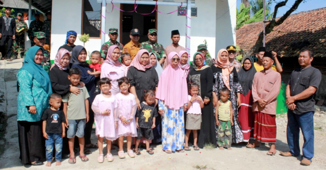 Tangis Haru Warga Desa Gurudug saat Menyaksikan Penutupan TMMD ke-120 Kodim 0619/PWK