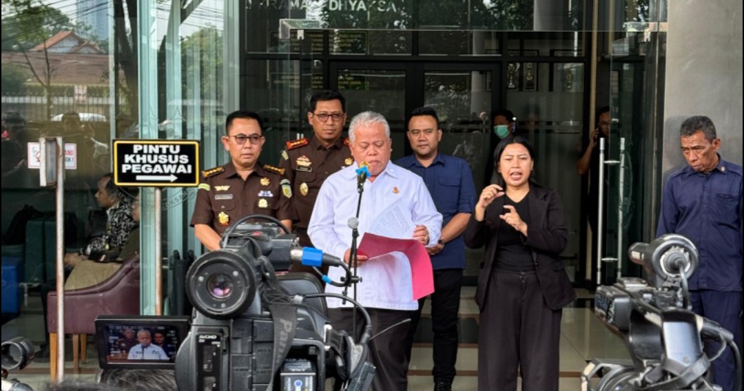 JAM PIDSUS Kejagung Gelar Serah Terima Tersangka dan Barang Bukti Perkara Komoditas Timah