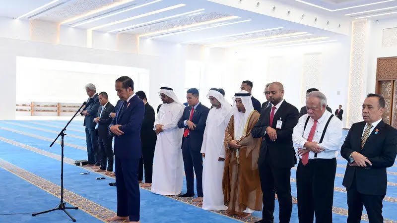 Presiden Jokowi Sambangi Masjid Joko Widodo di UEA