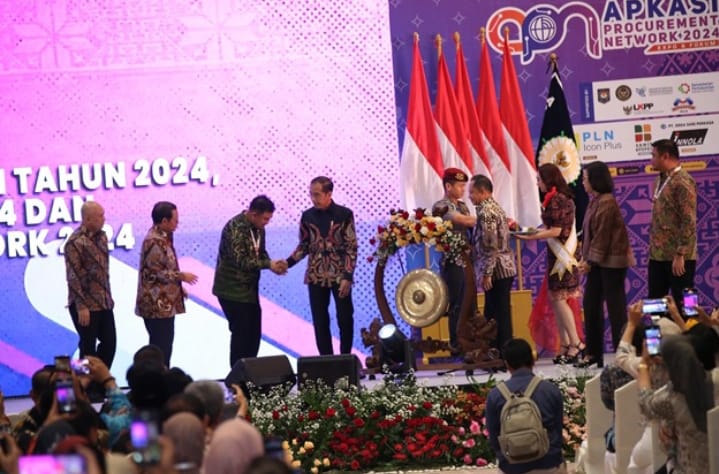 Buka Rakernas XVI Apkasi, Apkasi Otonomi Expo & Apkasi Procurement Network 2024, Presiden Jokowi Minta Pemda Lebih Kreatif Manfaatkan Potensi Daerah