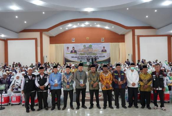 360 Jemaah Haji Kloter 17 Debarkasi Medan Tiba di Tanah Air