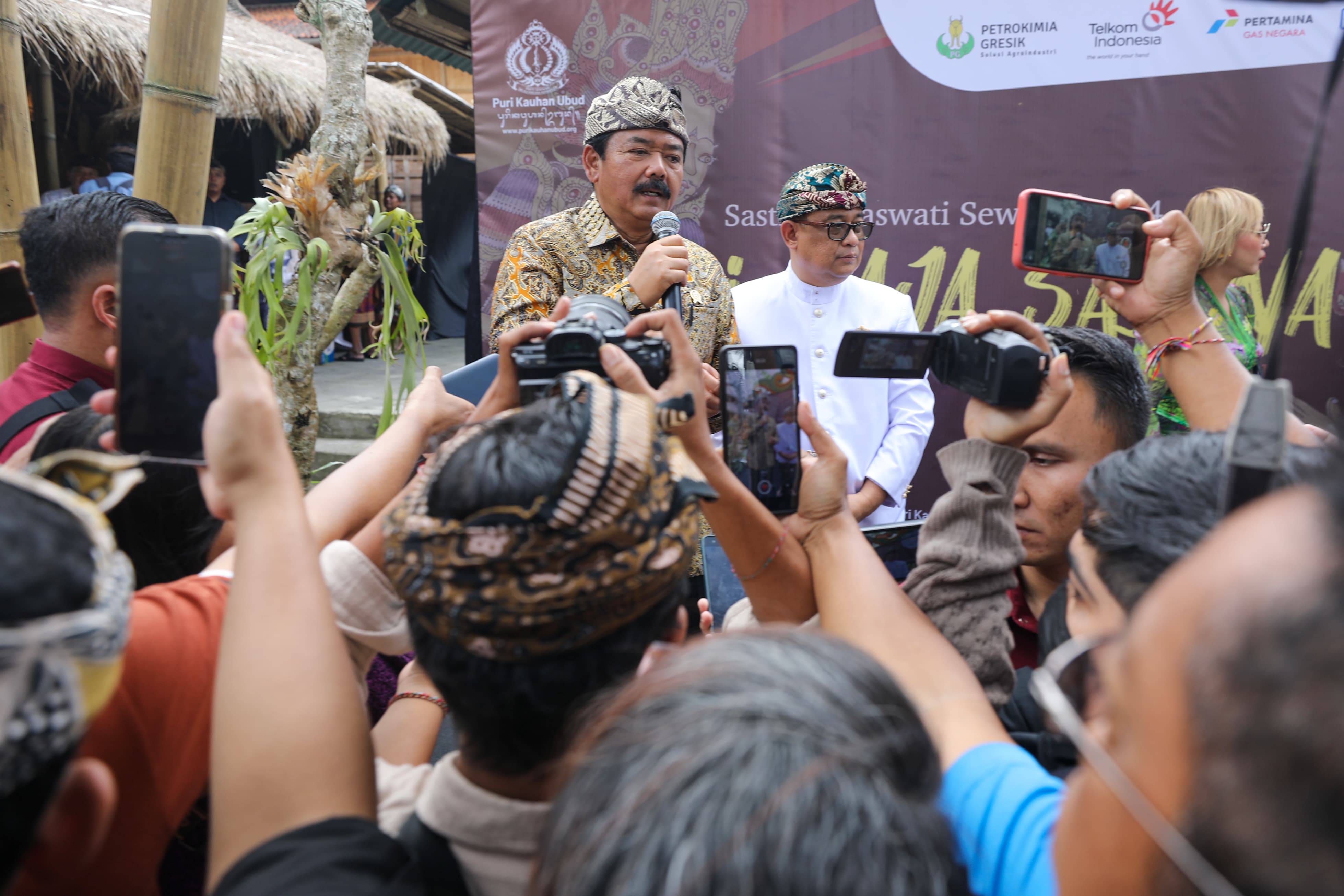 Menko Polhukam Akui Festival Sastra Saraswati Sewana Berikan Pesan Penting