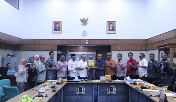 Komisi III DPRD Riau Terima Kunker Pansus BUMD Kabupaten Siak