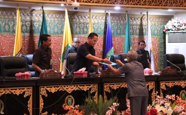 Penyampaian Pandangan Umum Fraksi terhadap Ranperda RPJD Provinsi Riau Tahun 2025-2045