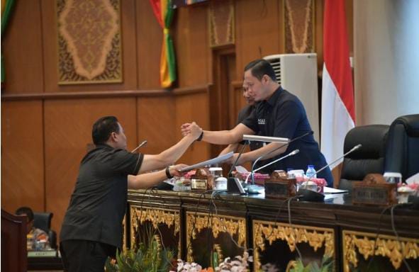 Penyampaian Pandangan Umum Fraksi terhadap Ranperda Pengelolaan Sampah Provinsi Riau