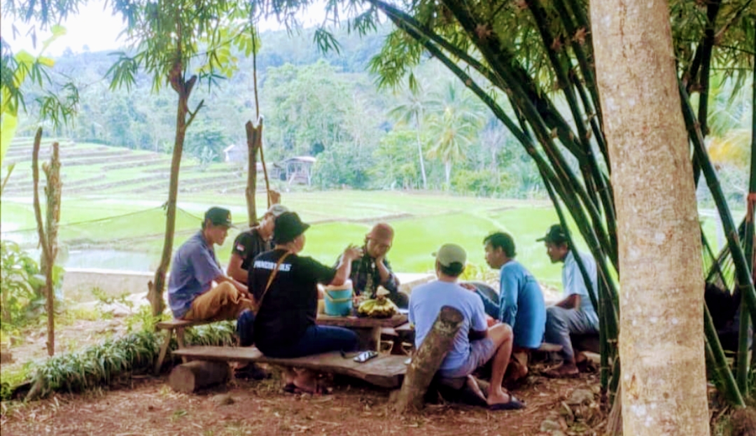 Pegiat Literasi Desa Bontonyeleng, Bulukumba, Menjadikan Kebun Sebagai Ruang Alternatif Bersama