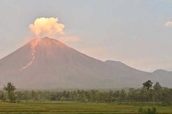Gempa Letusan Sebanyak 30 Kali Warnai Aktivitas Semeru pada Sabtu Pagi