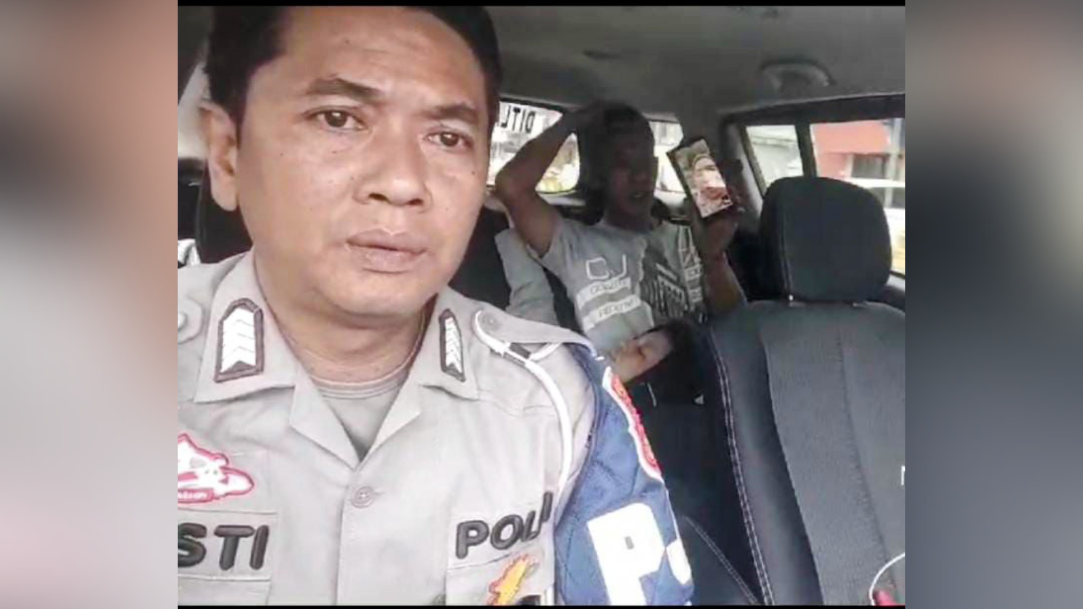 Sigap Menolong Ibu Hendak Melahirkan di Jalan, Personel PJR Polda Sumsel Tuai Pujian