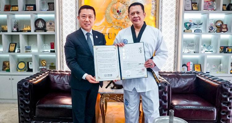 Ketua MPR RI Bamsoet Terima Sabuk kehormatan DAN VII dari Organisasi Taekwondo Korea Kukkiwon