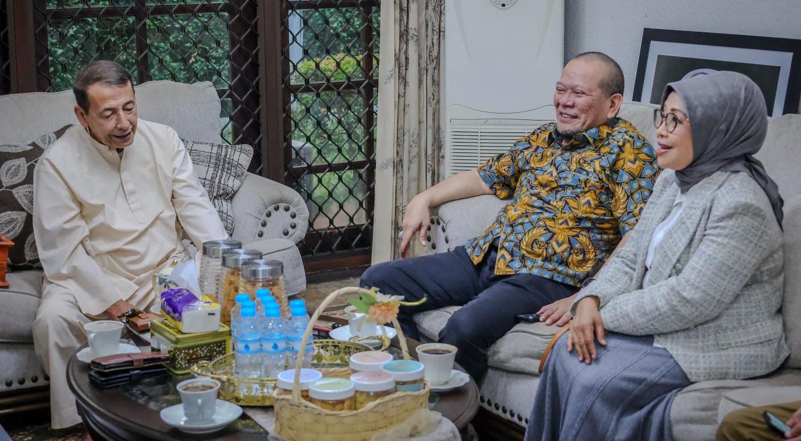 Ketua DPD RI AA LaNyalla Mahmud Mattalitti mengunjungi kediaman Habib Luthfi bin Yahya di Kawasan Pulogadung