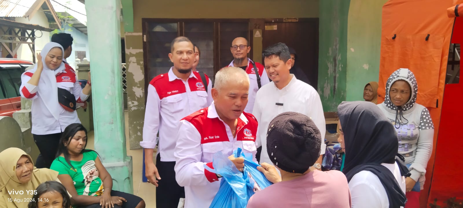 Calon Walikota Medan Prof. Ridha Bersama IMO-Indonesia DPW Sumut Salurkan Bantuan pada Korban Kebakaran di Pulo Brayan Medan