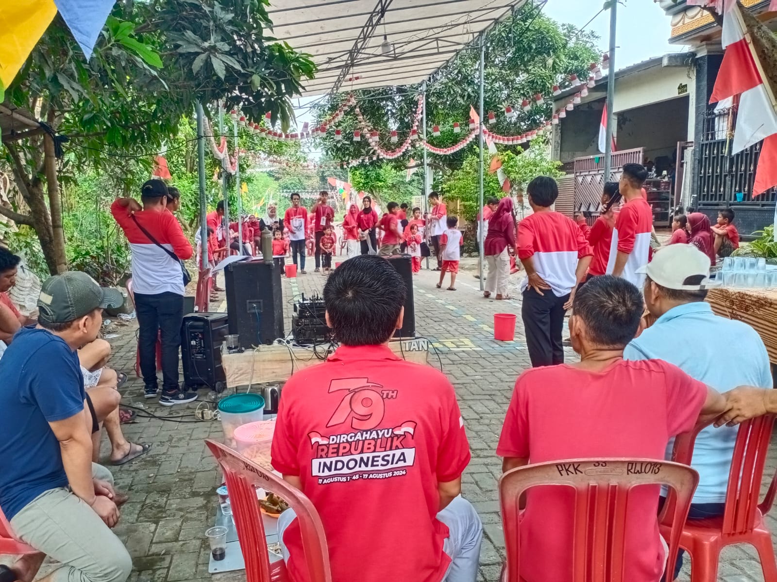 Meriahkan HUT RI ke-79 Pengurus RT 03/13 Kelurahan Sukatani Rajeg Adakan Berbagai Lomba