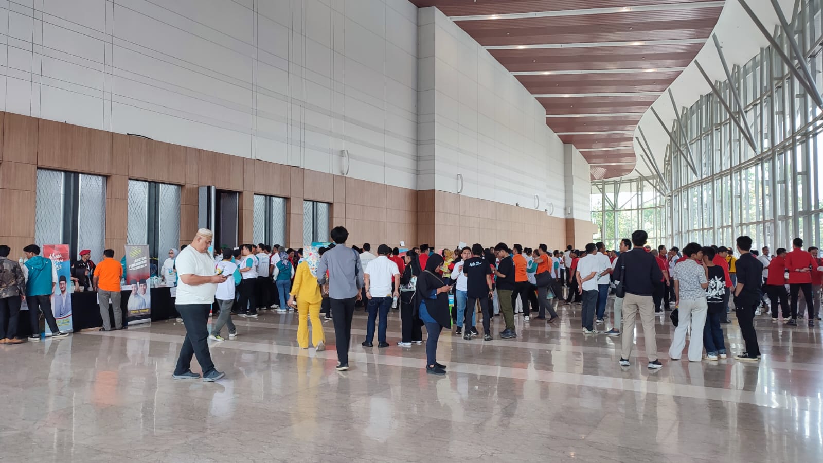 Ribuan Massa Penuhi ICE BSD City Jelang Deklarasi Airin - Ade