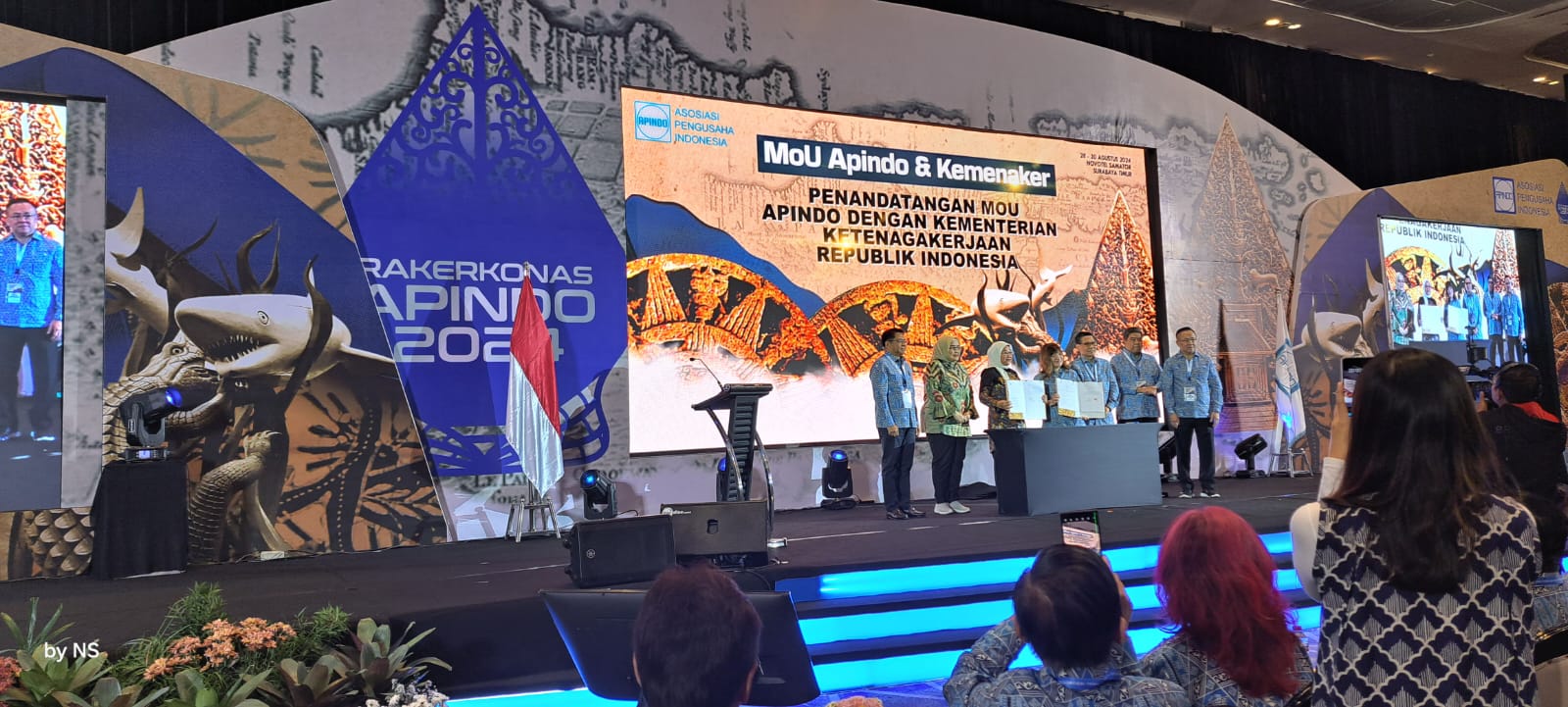 Cetak Sejarah, Menteri Ida Fauziah Tanda Tangani MoU Ketenagakerjaan Dengan Apindo