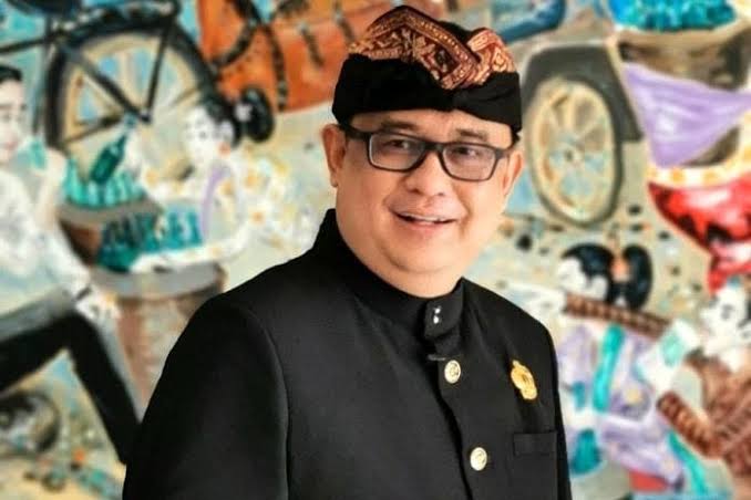 Koordinator Stafsus Presiden Raih Penghargaan Bintang Legiun Veteran