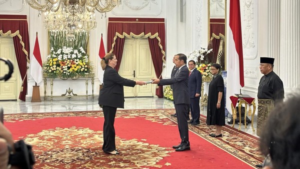 Jokowi Terima Surat Kepercayaan 10 Duta Besar LBBP