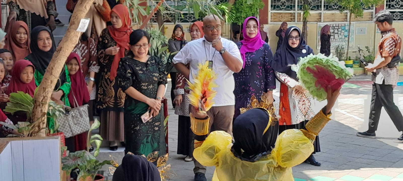 Tim Verifikasi Lapangan Adiwiyata Mandiri Beri Jempol SD Negeri Rappocini Makassar