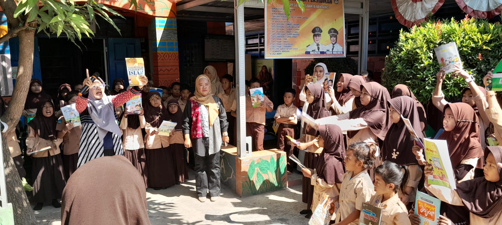 Begini Suasana Gerakan Makassar Membaca Buku Serentak di SD Inpres Banta-Bantaeng 1