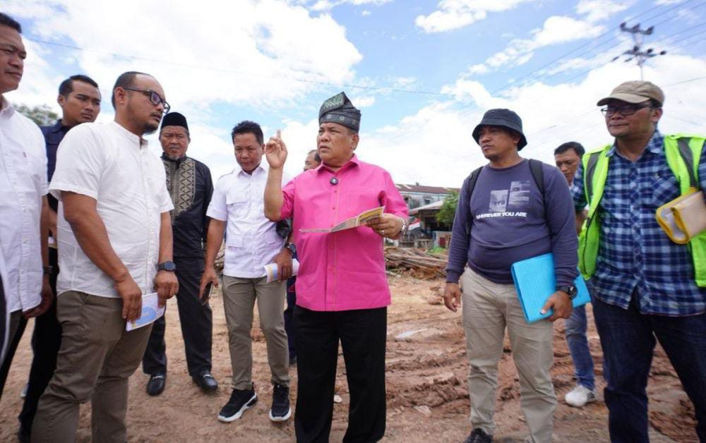 Tinjau Pembangunan Jembatan Sungai Masjid Dumai, Sekdaprov Riau: November Sudah Bisa Digunakan