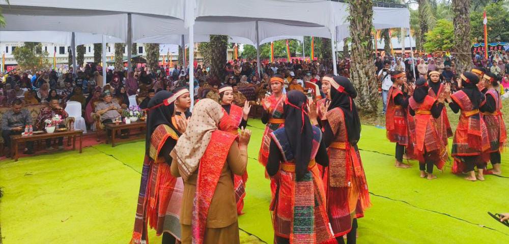 Sekda Riau Sapa Ribuan Warga Sontang, Begini Kata Kepala Desa