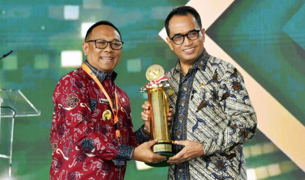 Kelola Transportasi dengan Baik, Pemprov Riau Terima Penghargaan Wahana Tata Nugraha 2024