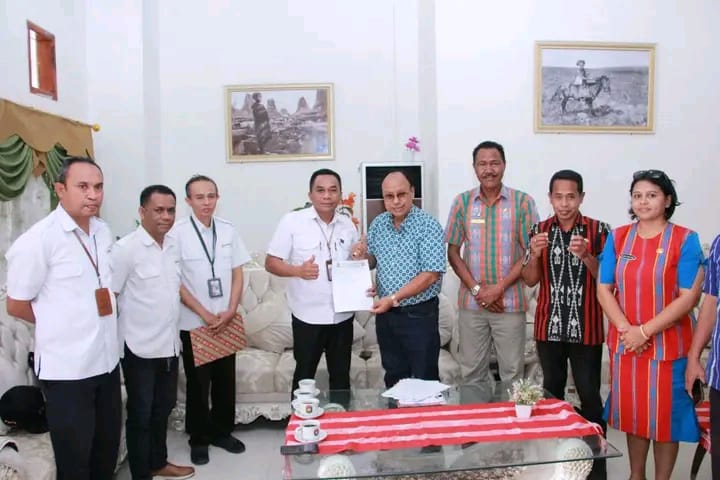 Bupati Sumba Barat Teken BAST BMN