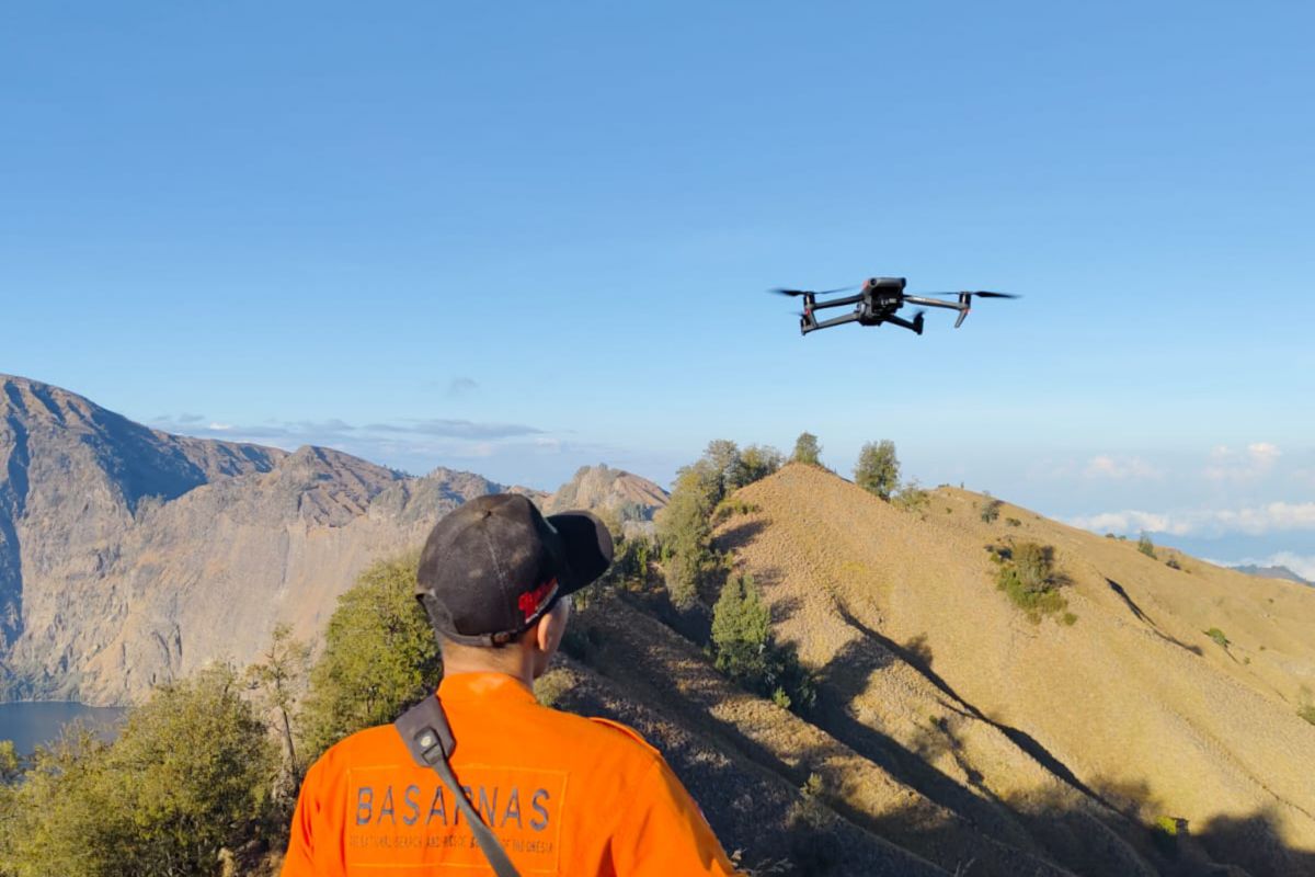 WNA Rusia Hilang Saat Mendaki Gunung Rinjani, SAR Gunakan Drone untuk Pencarian