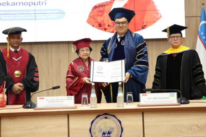 Megawati Mendapat Gelar Profesor dari IUTCH Uzbekistan