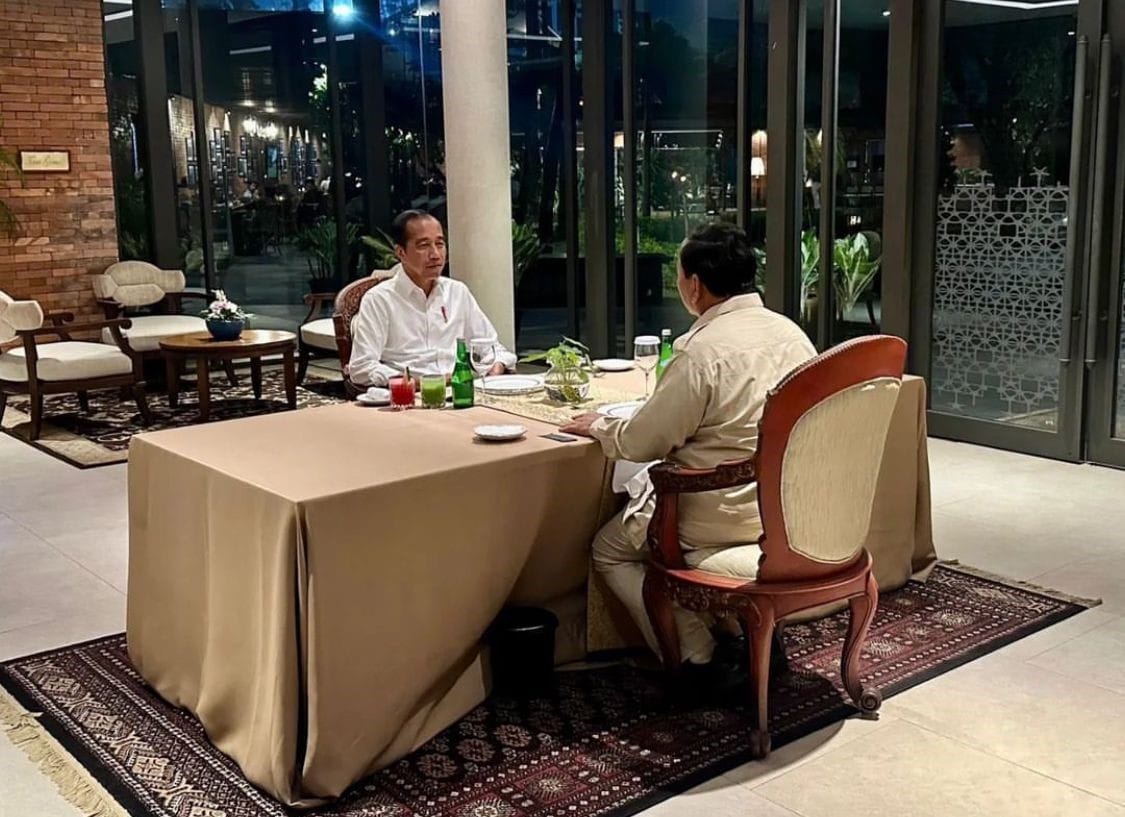 Diskusi Berdua, Jokowi dan Prabowo Habiskan Waktu Hingga Dua Jam Lebih di Sebuah Restoran Jakarta