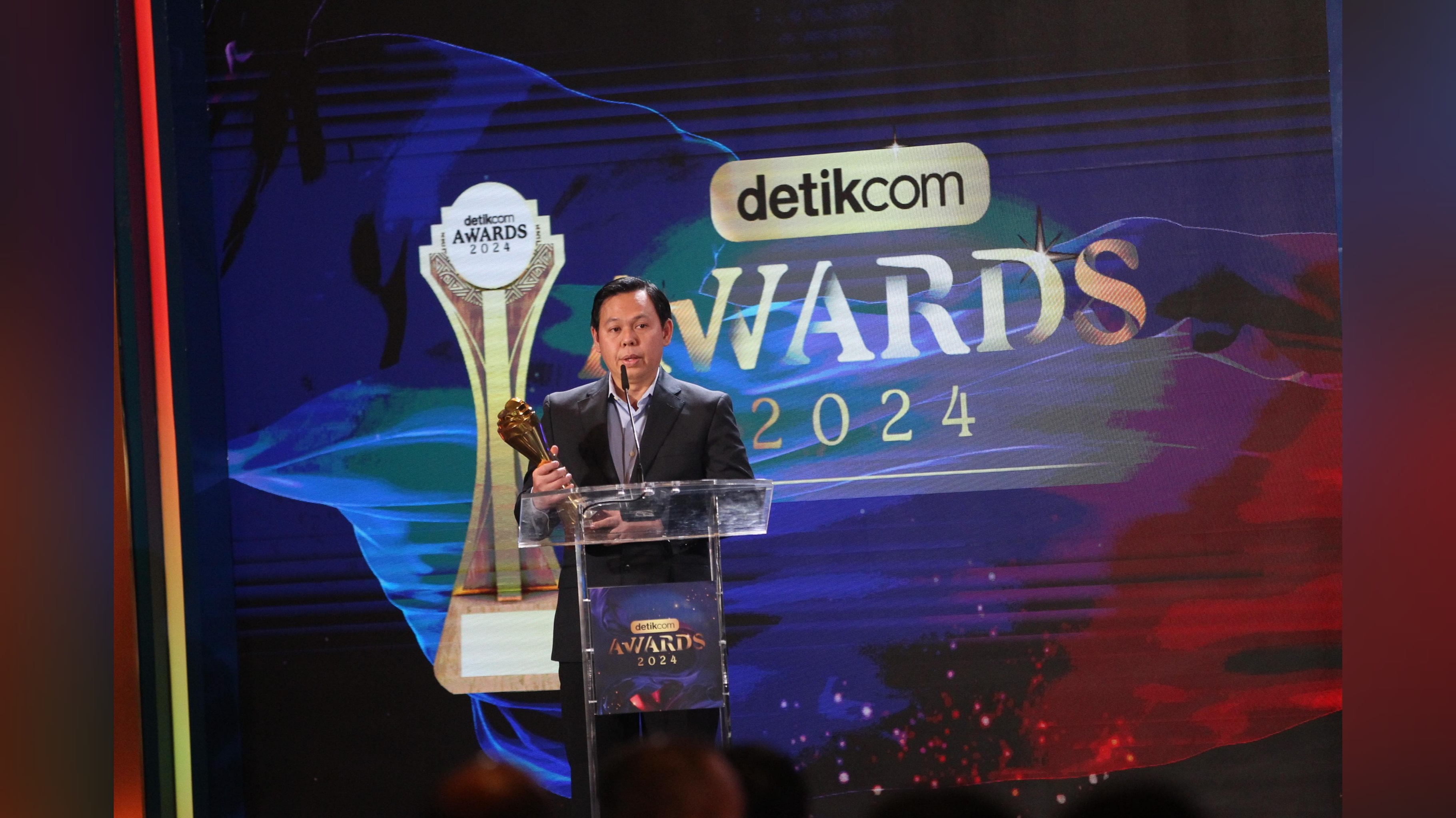 Ketua DPD RI Sultan B Najamudin Raih Awards Tokoh Demokrasi dan Penguat Lembaga Parlemen Indonesia