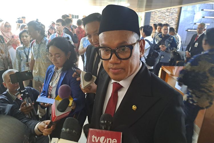 Uya Kuya Mohon Masyarakat Beri Kesempatan Para Artis Menjadi Anggota Legislatif