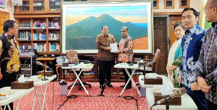 Diterima Hangat SBY, Pimpinan MPR Sampaikan Undangan Pelantikan Presiden dan Wapres RI