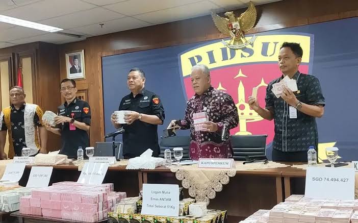 Kasus Ronald Tannur, Kejagung Sita Uang Hampir Rp1 Triliun Milik ZR
