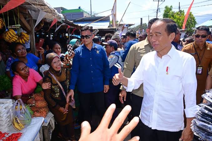 Berkunjung ke Alor, Presiden Jokowi Sampaikan Permintaan Maaf kepada Masyarakat