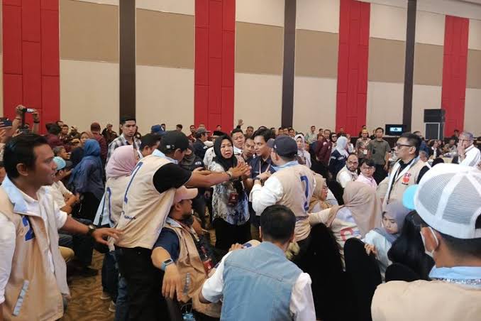 Peregelaran Debat Kandidat di Makassar Diwarnai Kericuhan