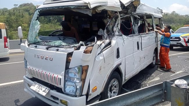 Kecelakaan Minibus di Tol Semarang-Solo, 4 Orang Tewas