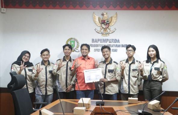 Anggota DPRD Provinsi Riau Abdullah, Menerima Kunjungan Mahasiswa Universitas Riau