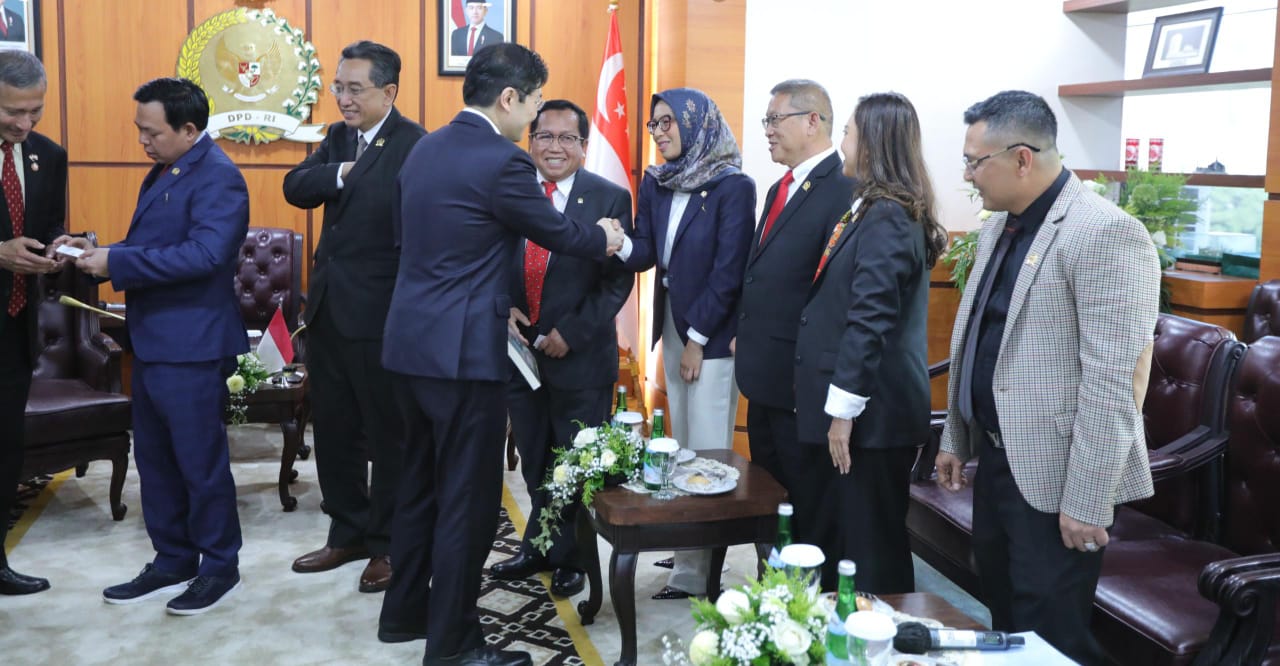 Wakil Ketua BKSP Mirah Ajak PM Singapura Untuk Investasi Energi Terbarukan di NTB